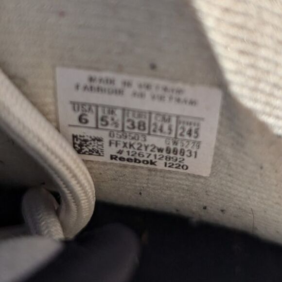 Reebok Question Mid Kids "Why Not US" Size 6 in good condition. - Picture 7 of 8